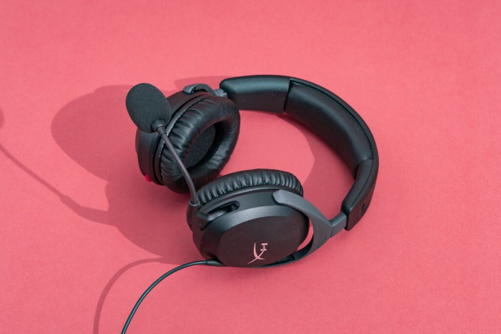 Lightweight over-ear headphones for travel