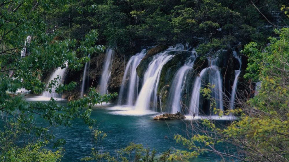 waterfalls near mussoorie